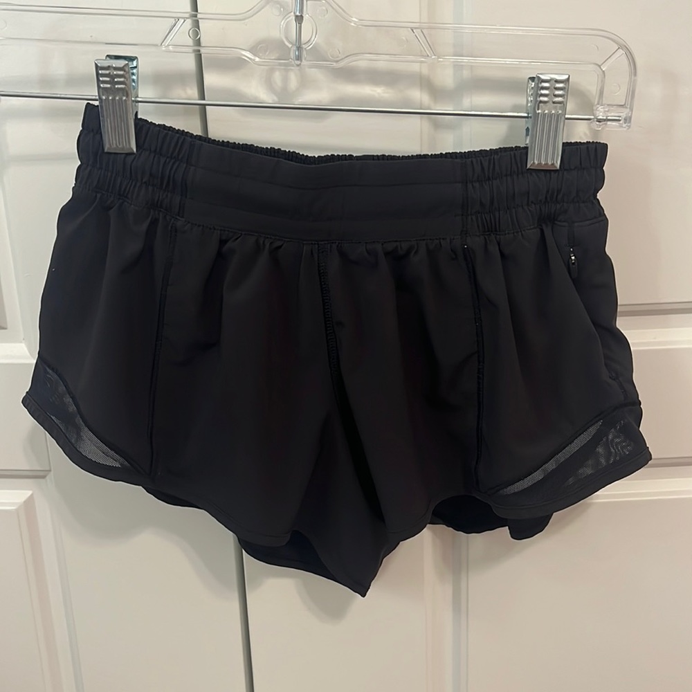 Lululemon black hotty hot shorts size 4, 2 inch
